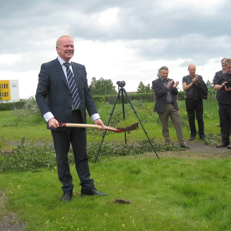 Fyrsta skóflustunga tekin að nýju verknámsshúsi