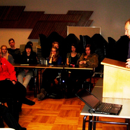 Af hógværð og ástúð