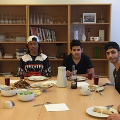 Matargestir voru að vonum ánægðir með matarboðið.