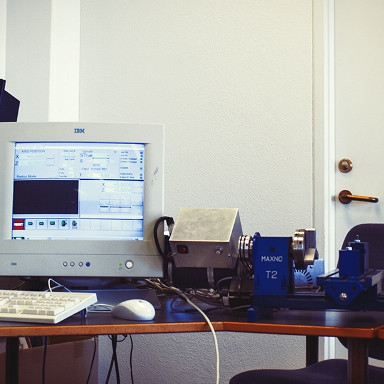 Afhenti CNC rennibekk