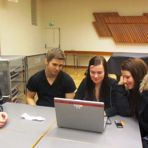 Spurt um umsjónar- og mætingakerfi