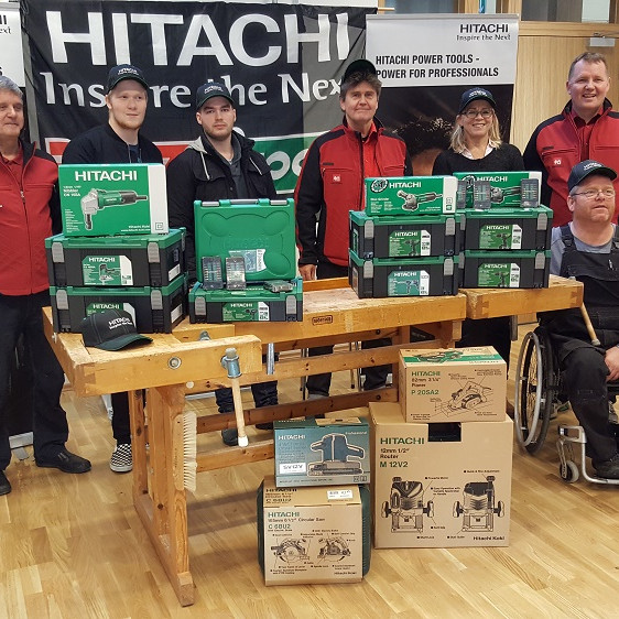 Höfðingleg gjöf frá Hitachi og Húsasmiðjunni