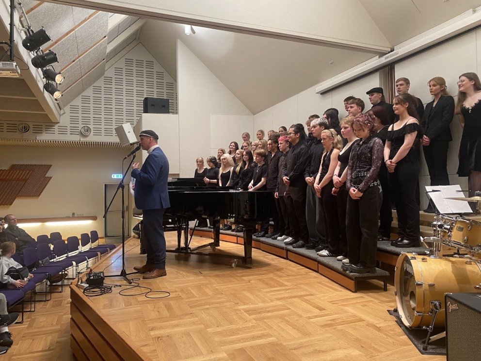 VÍSNAKVÖLDIN ENDURVAKIN