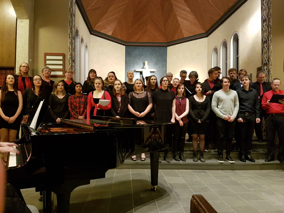 Hátíðarkór FSu söng á aðventutónleikum í Selfosskirkju.