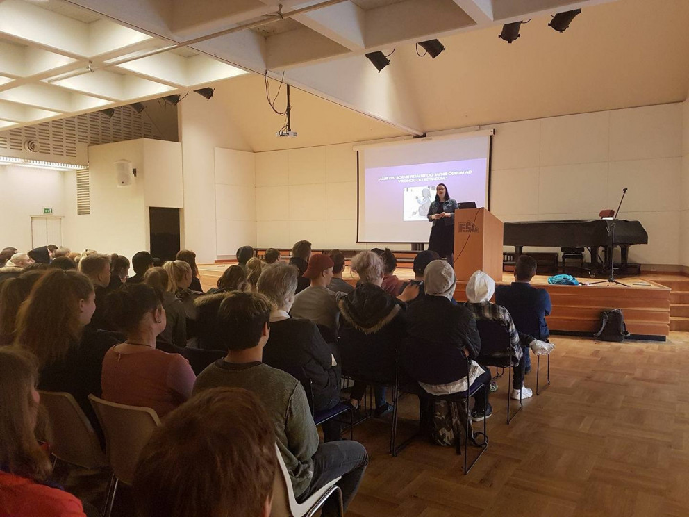 Sema Erla Serdar flytur erindi.