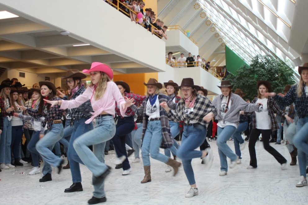 KÁTIR DAGAR OG FLÓAFÁR FRAMUNDAN