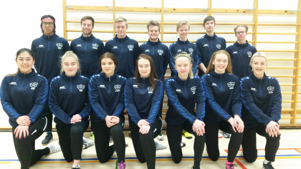 Nemendur í Frjálsíþróttaakademíu í glænýjum búningum.