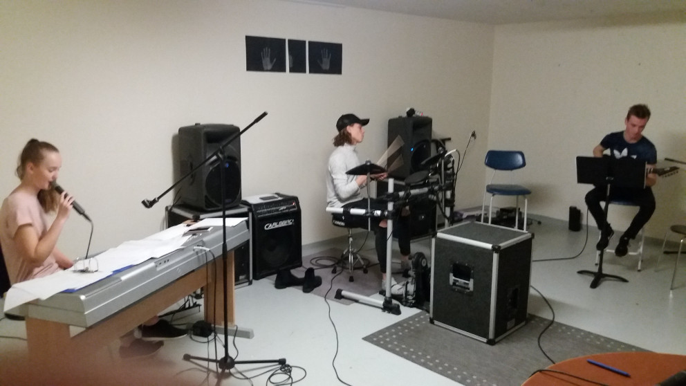 Ein hljómsveitunum í Rokksmiðju FSu.