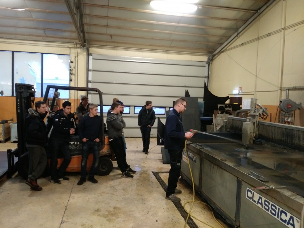 Nemendur teiknuðu og hönnuðu sérstakt vinnuborð fyrir slípiherbergi.