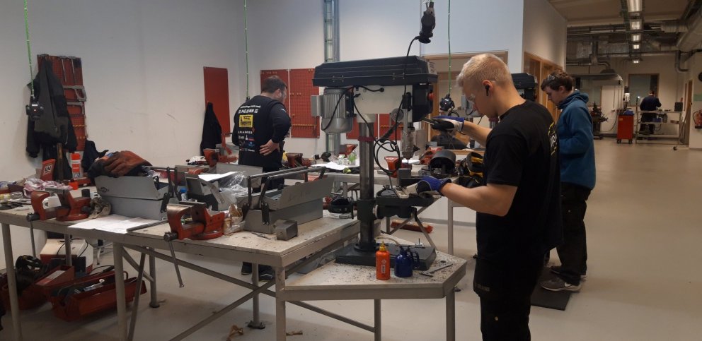 Tólf nemendur tóku sveinspróf í vélvirkjun í Hamri.