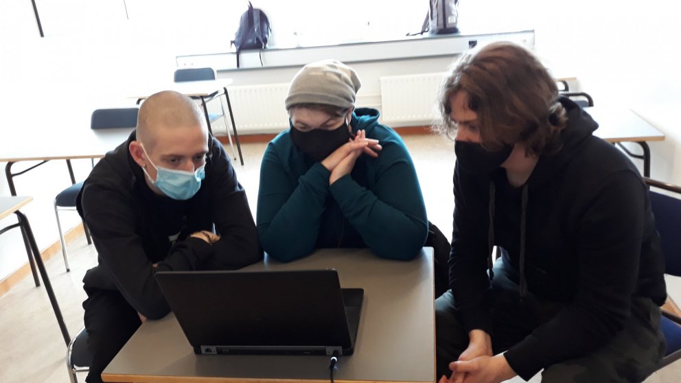 Jón Ingi Guðfinnsson, Guðrún Jóna Ingvarsdóttir  og Kristófer Agnarsson fylgjast með fundi.