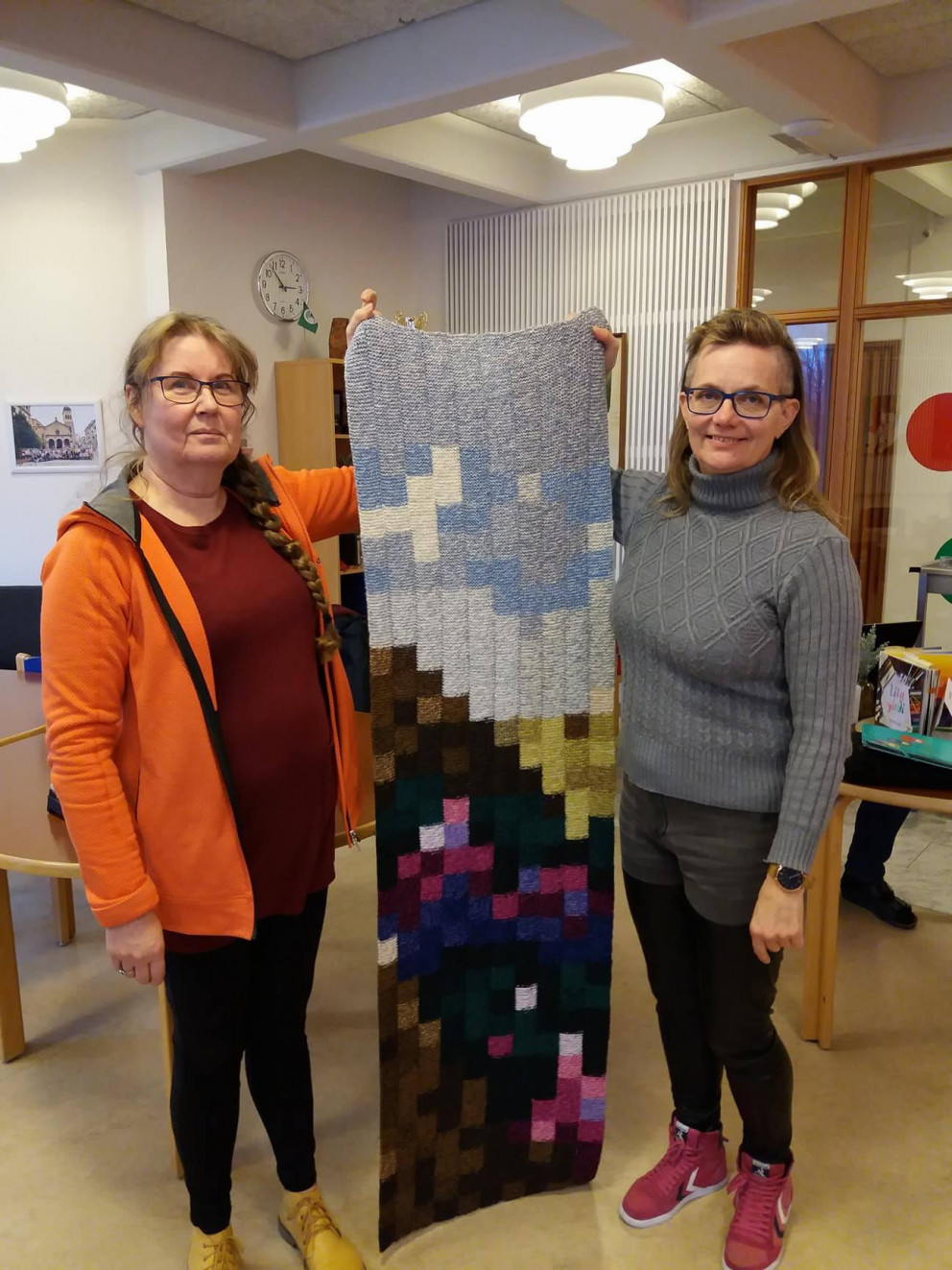 Á myndinni má sjá bút af verkefninu í höndum hönnuða og skipuleggjenda verkefnisins.