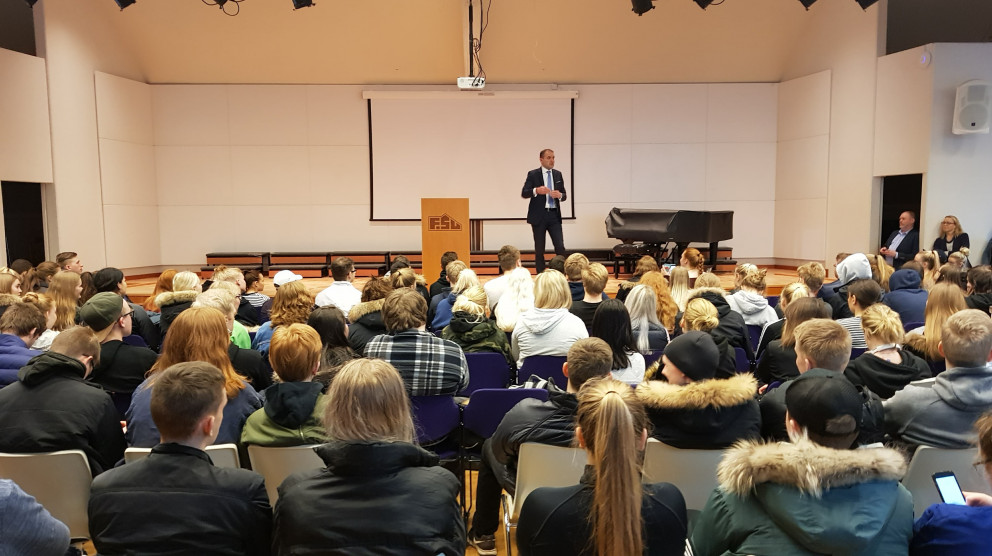 Forseti Íslands, Guðni Th. Jóhannesson, ræðir við nemendur um lífið og tilveruna.