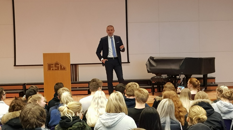 Forseti Íslands heimsótti skólann á Regnbogadögum.