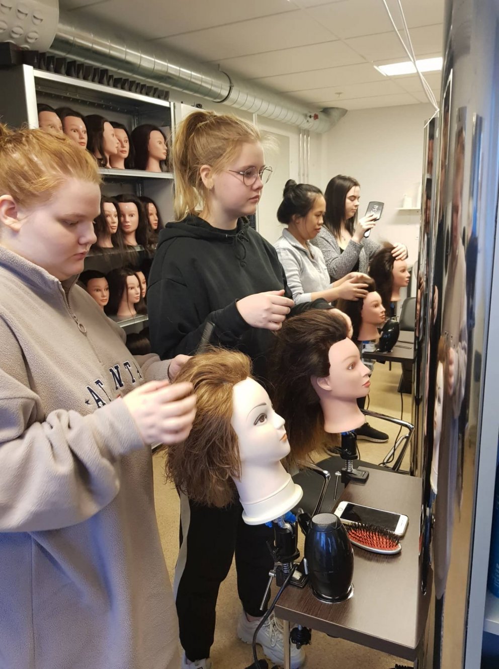 Nemendur á sjúkraliðabraut og hárgreiðslubraut höfðu vistaskipti.