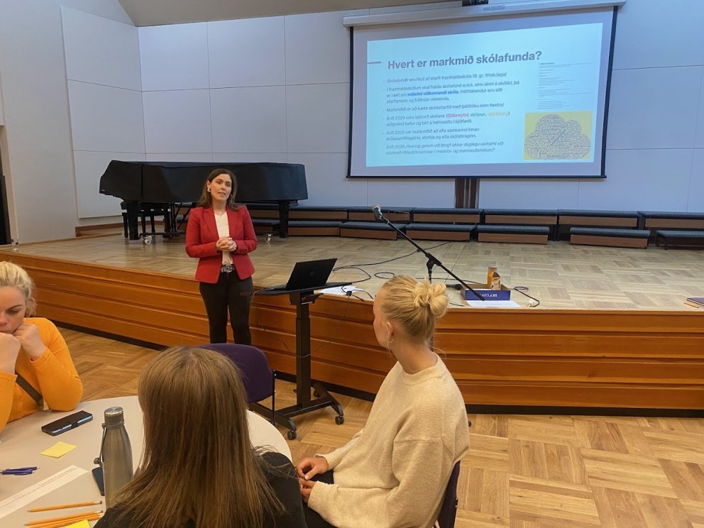 FAGLEGUR OG SKAPANDI SKÓLAFUNDUR