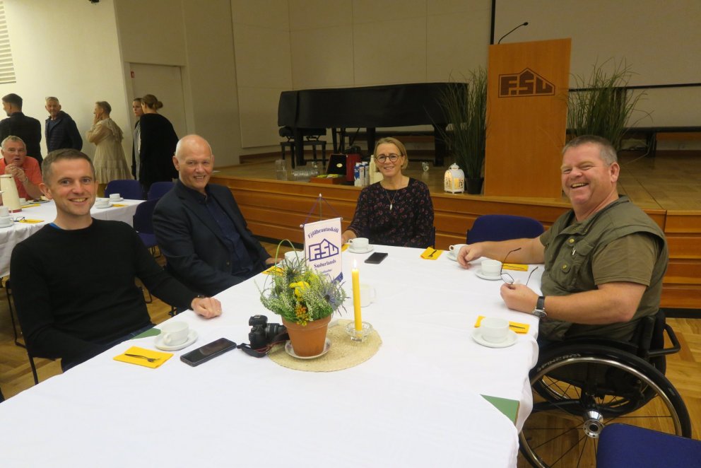 INNILEGAR HAMINGJUÓSKIR MEÐ  FJÖRUTÍU ÁRA AFMÆLIÐ FSu