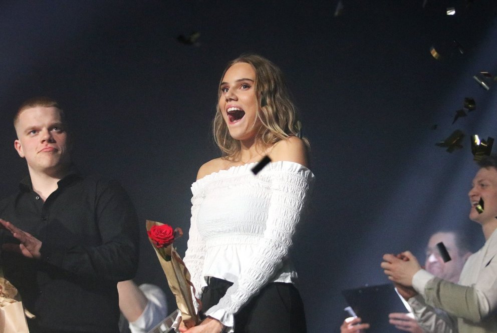 SÖNGKEPPNI MEÐ MIKLUM UNDIRBÚNINGI