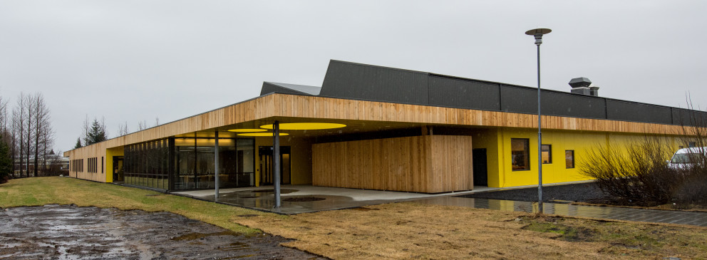 Nýr Hamar vígður í dag