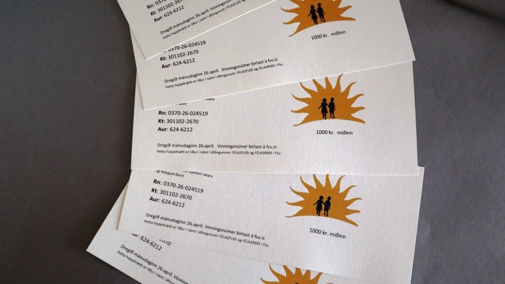 Dregið í happdrætti nemenda í FÉLA2FL05 og FÉLA3RS05 til styrktar hjálparsamtökunum Solaris.