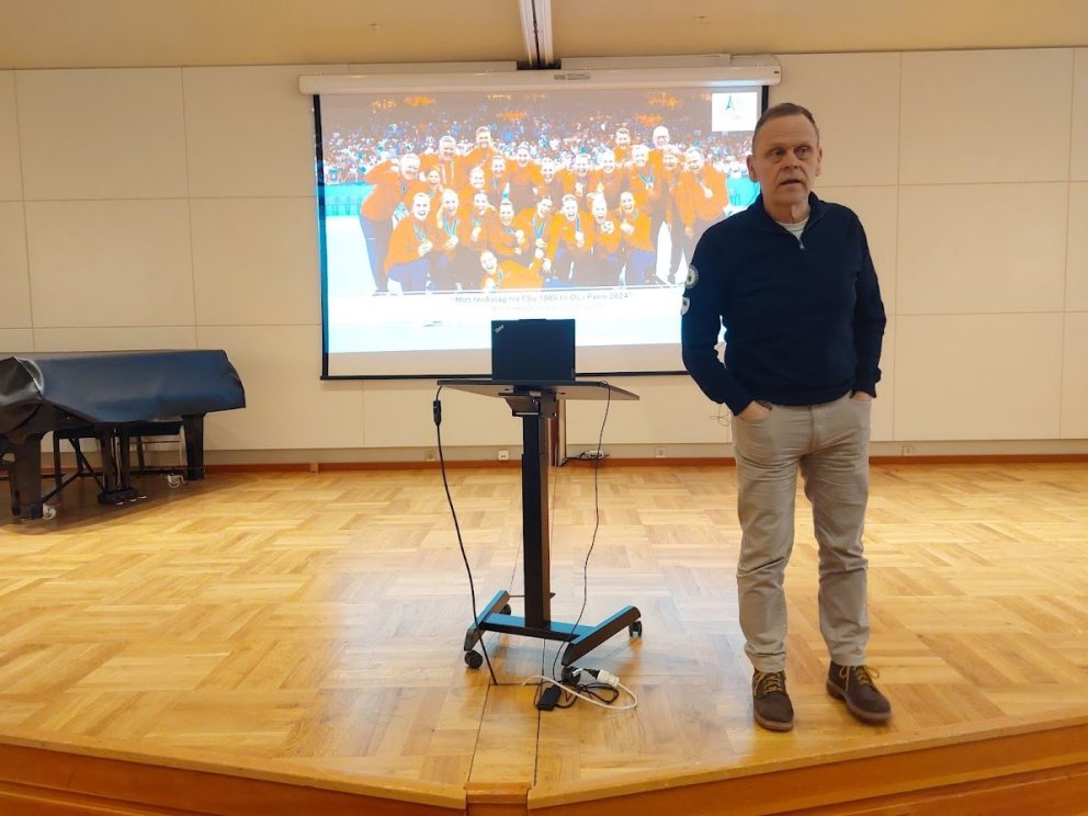 ÉG KEM HINGAÐ SEM GJÖF