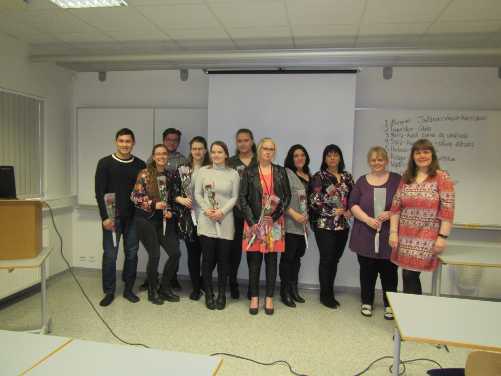 Nemendur og kennari á sjúkraliðabraut, Íris Þórðardóttir.