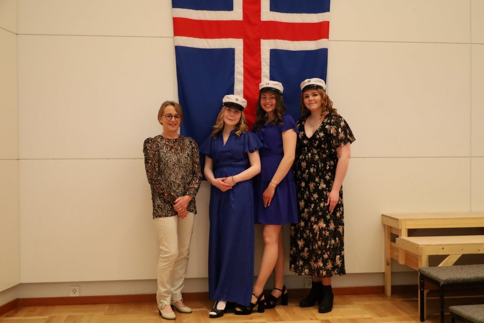 Guðný Von Jóhannesdóttir, Lýdía Líf Aronsdóttir og Kristín Ólafsdóttir ásamt skólameistara.