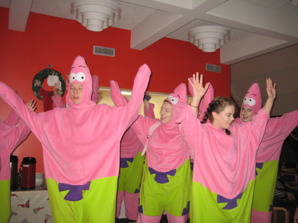 Dimmitantar í heimsókn á kaffistofu kennara.