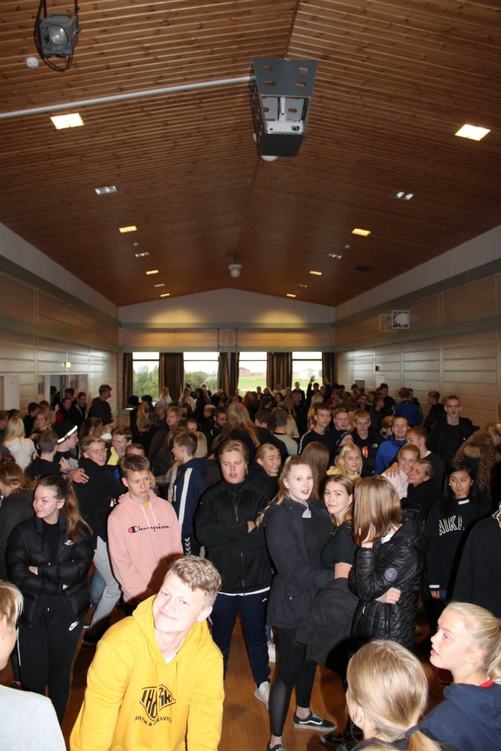 Um 210 nýnemar skemmtu sér vel í árlegri nýnemaferð.