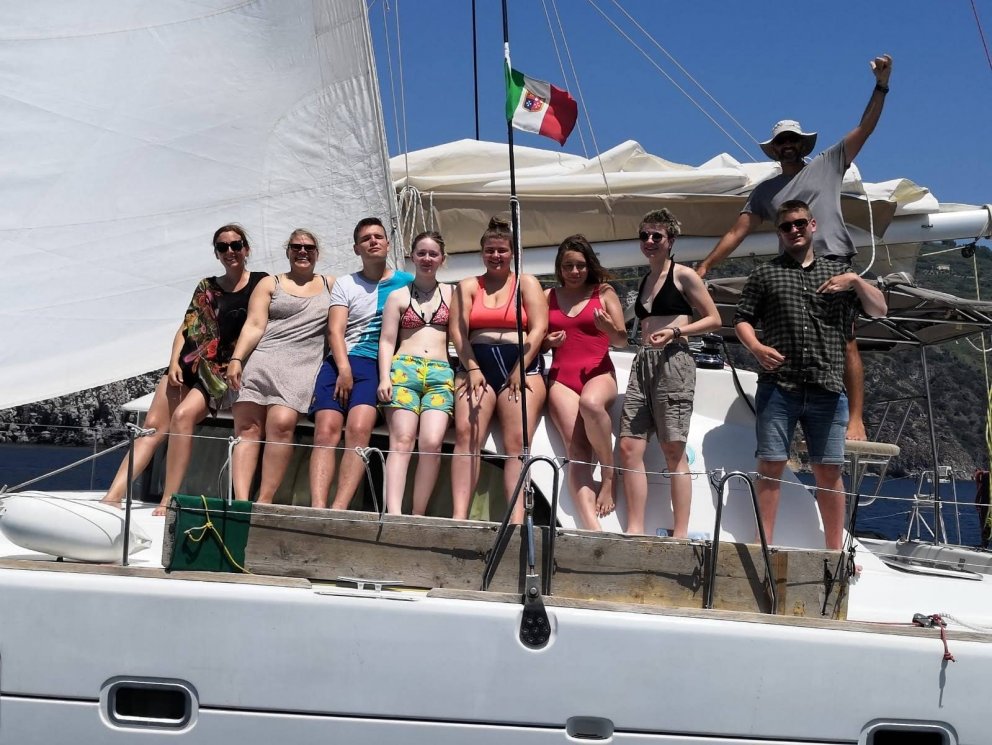 Nemendur spreyttu sig á grunnatriðum skútusiglinga.