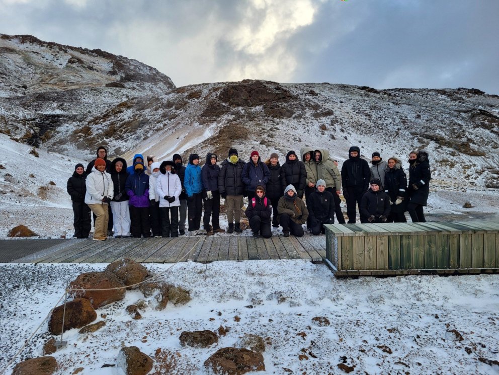 FRÓÐLEG OG HÁSKALEG FERÐ