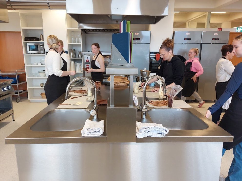 KONFEKTNÁMSKEIÐ OG KYNFRÆÐSLA