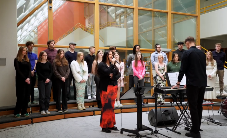 Kór FSu auglýsir eftir söngvurum