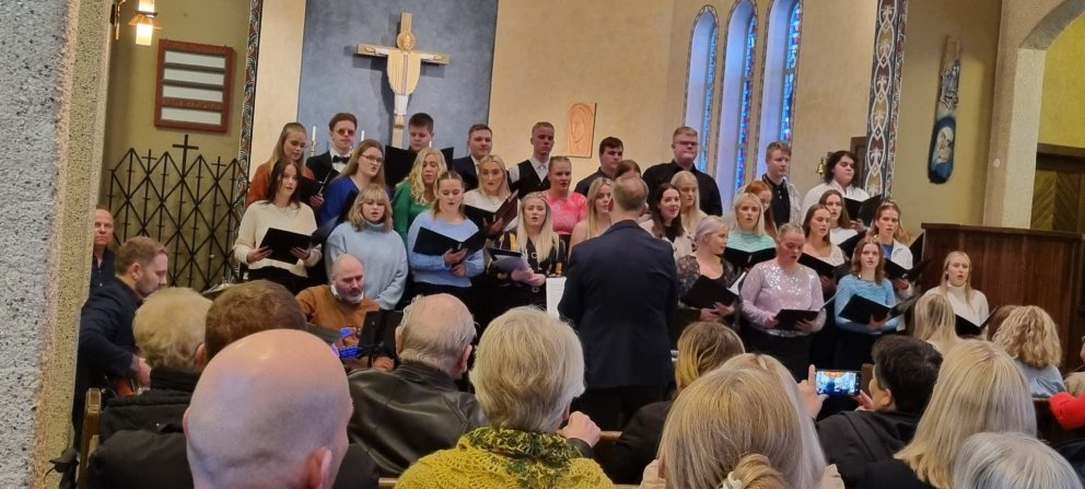 FERTUGUR FJÖLBRAUTASKÓLAKÓR