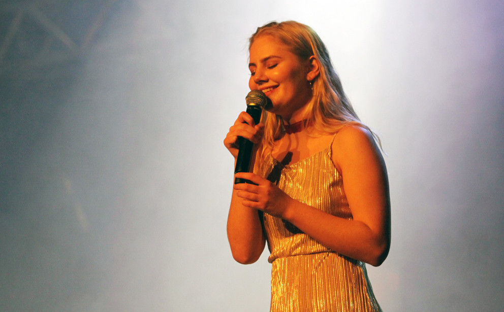 Madalena Eldey sigraði söngkeppni FSu 2017. Ljósmynd - sunnlenska.is/Guðmundur Karl