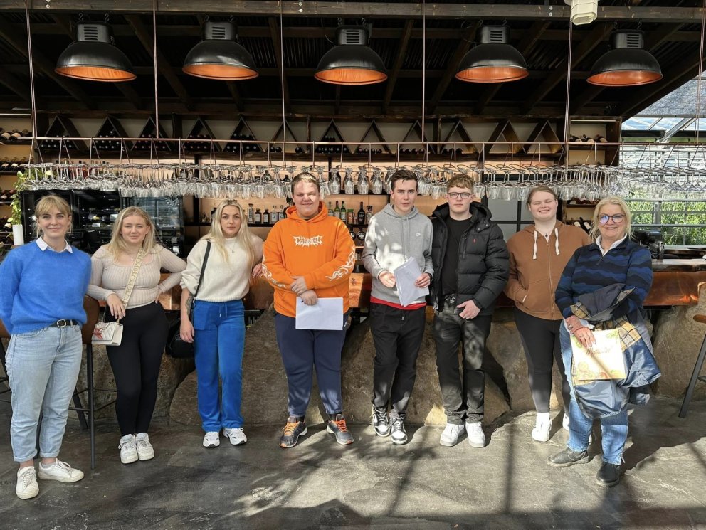 Nemendur matvælabrautar í nýrri Vínstofu Friðheima í Biskupstungum