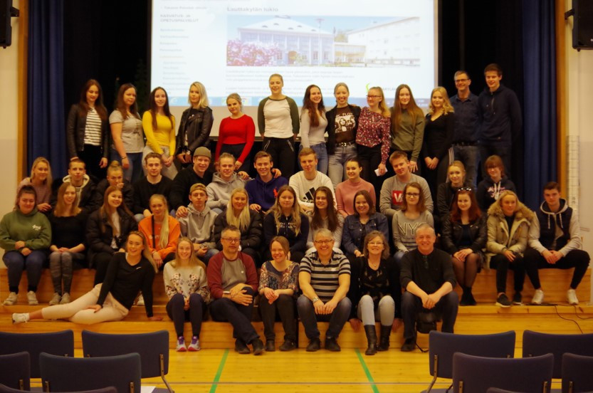 Allur hópurinn sem tók þátt í „Scandinavian Business Company“ á lokafundi í Huittinen.