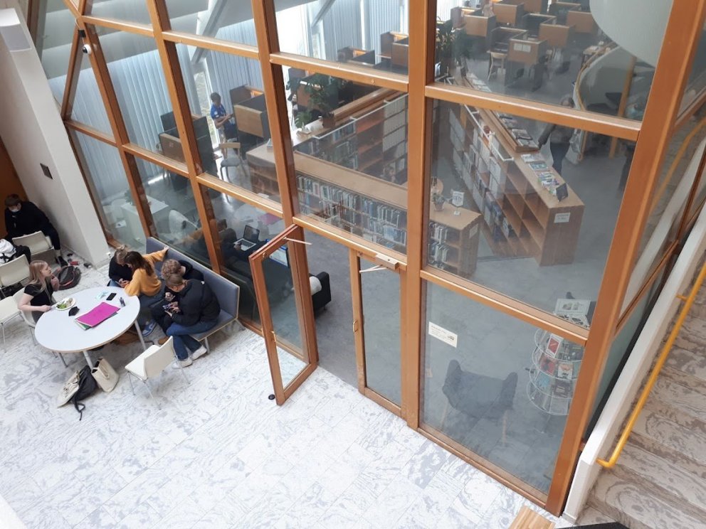 JÖKLAR EINS OG ÍSPINNAR Í SÓLINNI