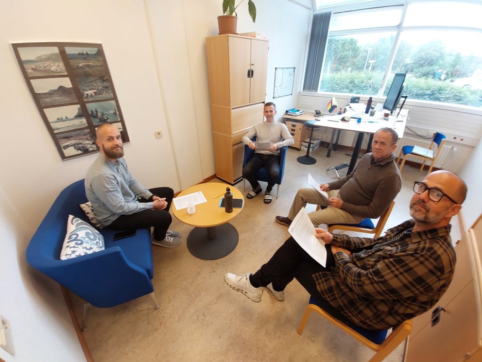 EINIR KOMA ÞÁ AÐRIR FARA