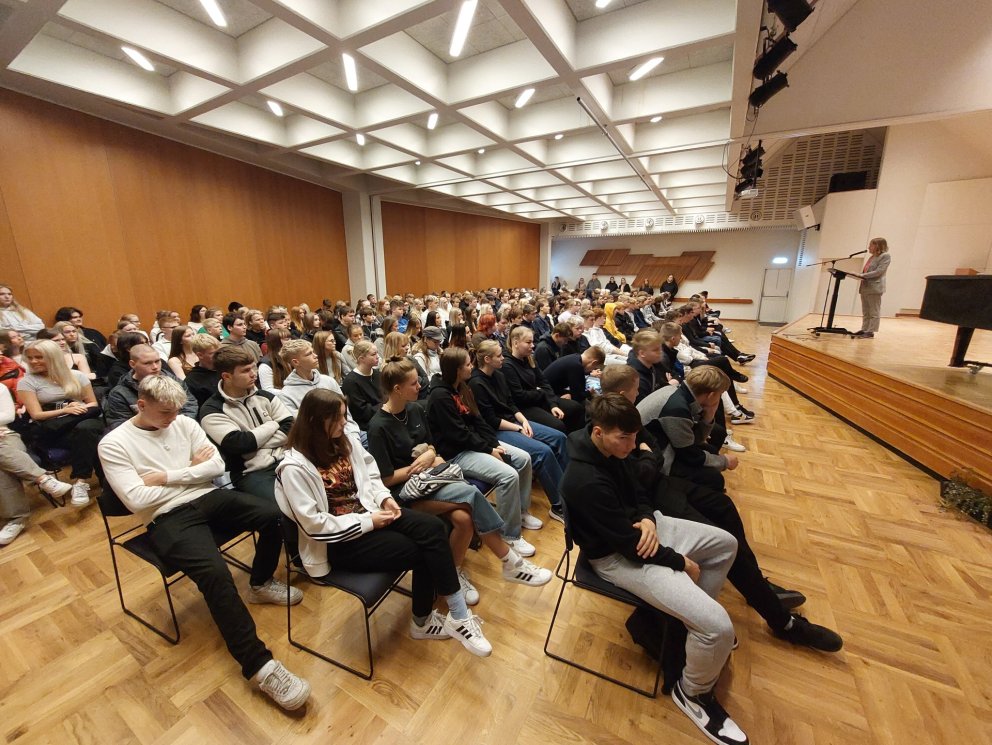 NÝNEMADAGUR OG UPPHAF SKÓLAHALDS