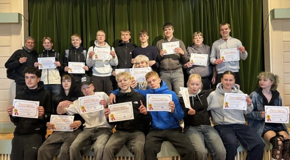 BLÓMSTRANDI NÝNEMAFERÐ