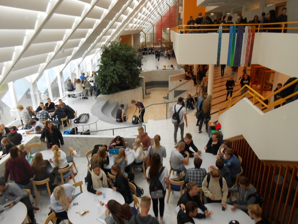 Skólinn kominn af stað