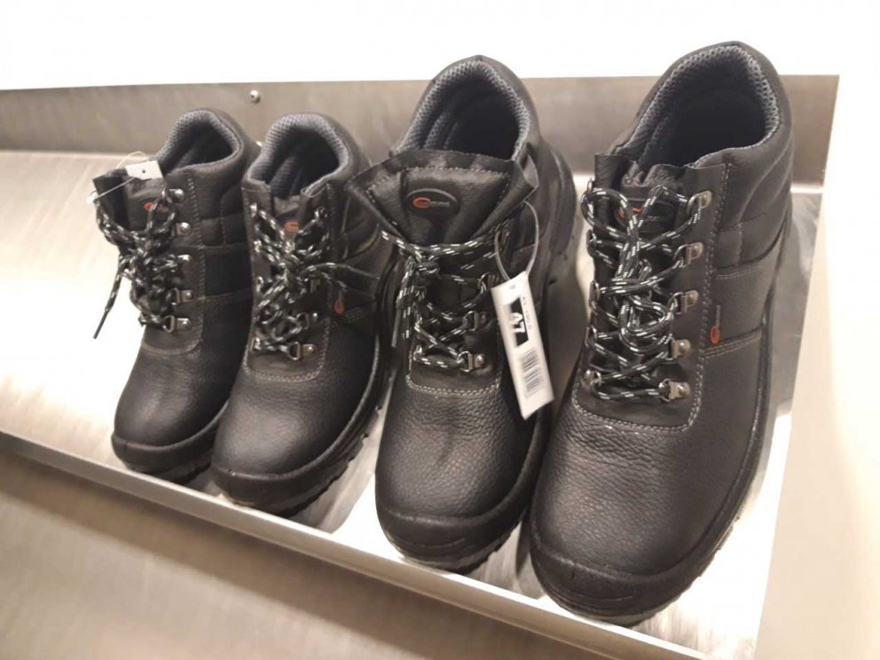 Það er betra að vera í góðum skóm við vinnuna.