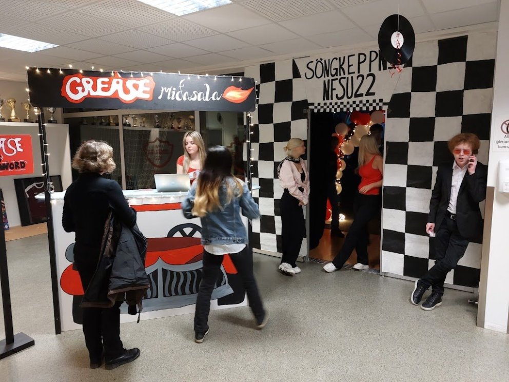 ALGERLEGA SMURÐ SÖNGKEPPNI