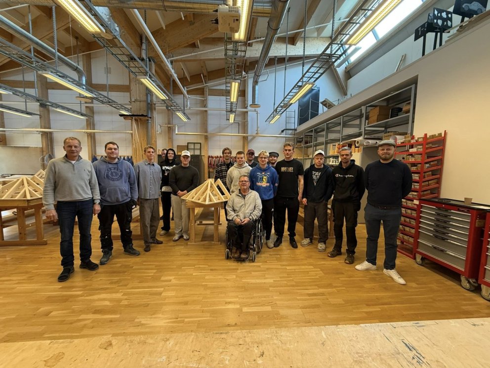 GLAÐIR HÚSASMÍÐASVEINAR