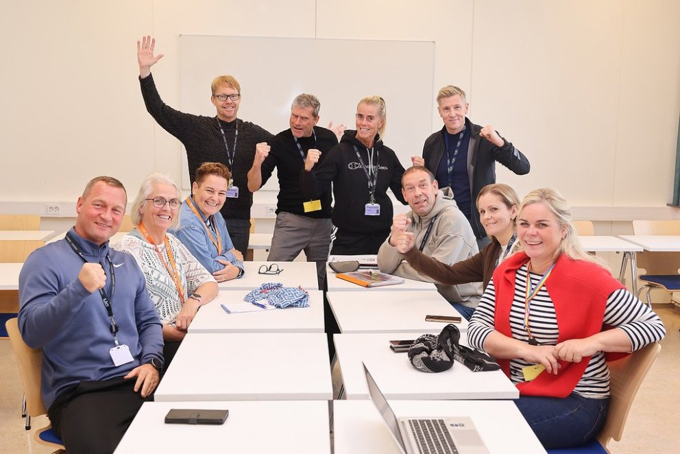 FÉLAGSLEGIR TÖFRAR Á ÞRÍSKÓLAFUNDI