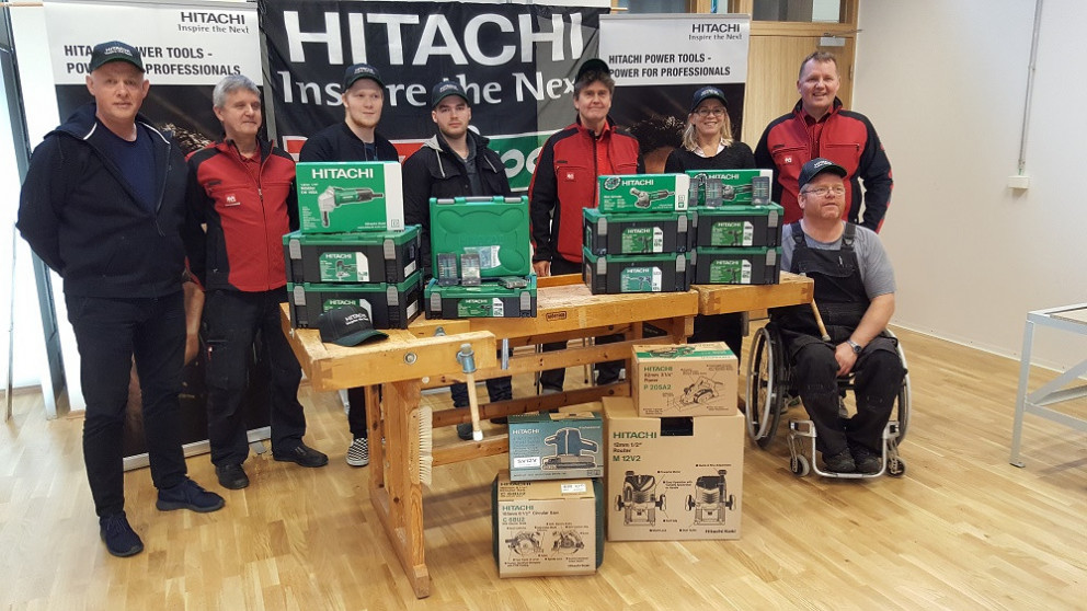 Höfðingleg gjöf frá Hitachi og Húsasmiðjunni