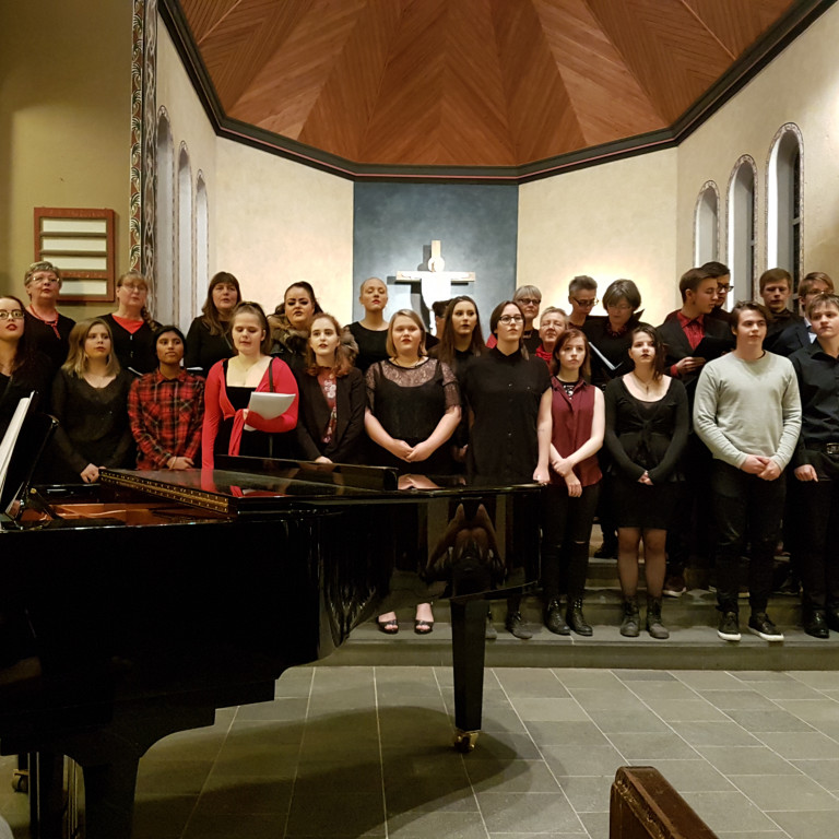 Hátíðarkór FSu söng á aðventutónleikum í Selfosskirkju.