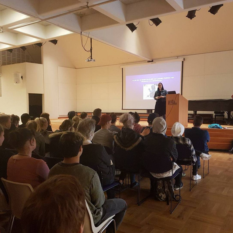 Sema Erla Serdar flytur erindi.