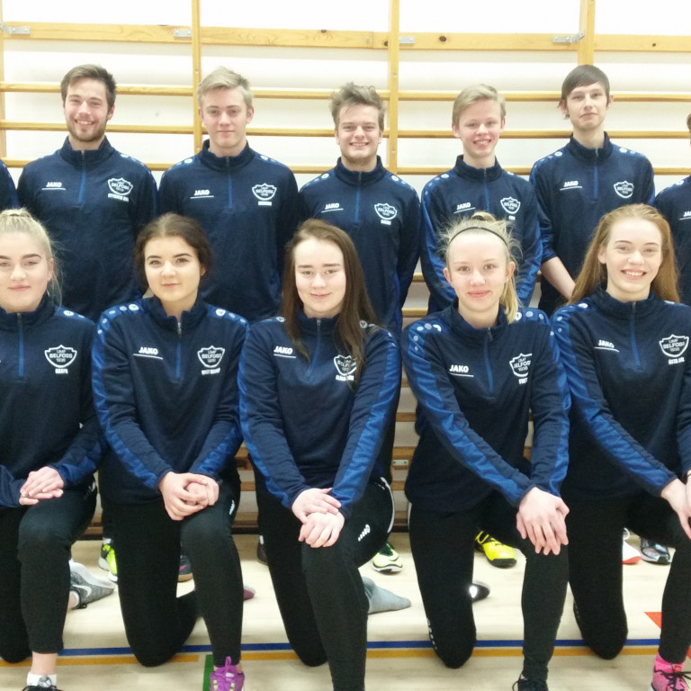 Nemendur í Frjálsíþróttaakademíu í glænýjum búningum.